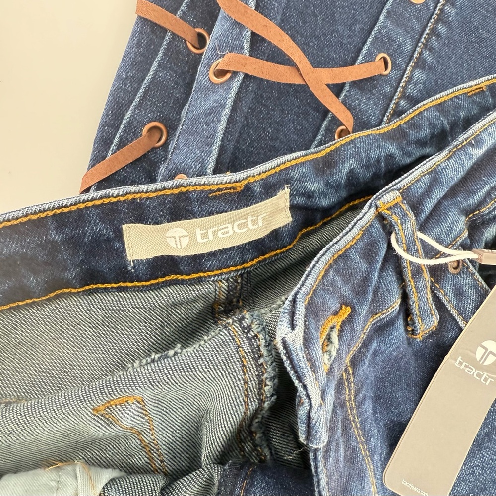 NWT Tractr high-rise flair with lace up gussets - Picture 8 of 9